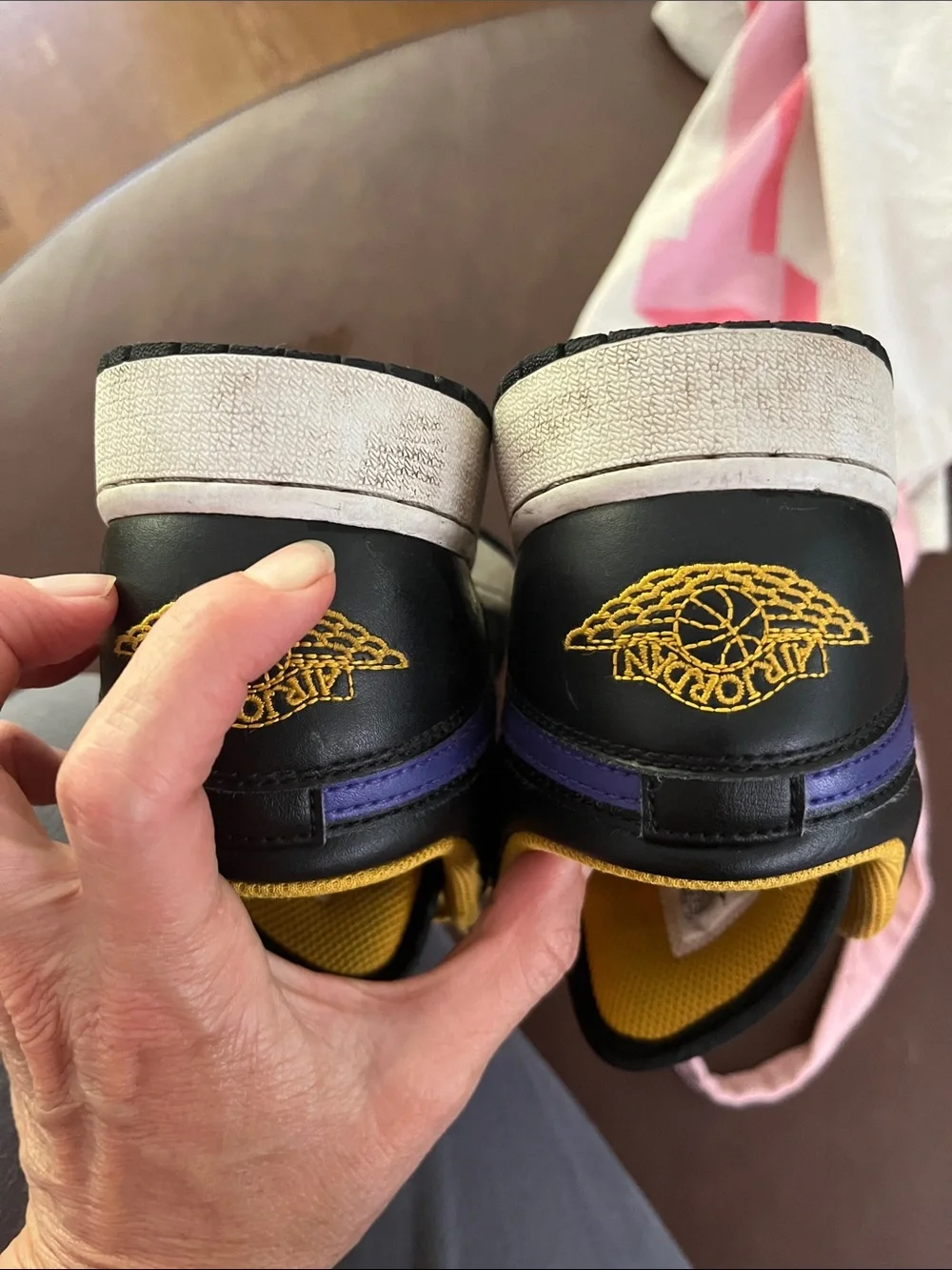 Nike air Jordan 1 low lakers colors size 6 youth